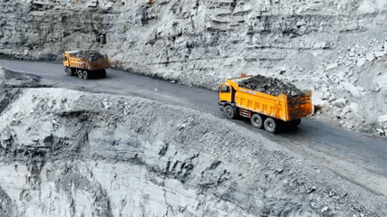 百臺(tái)'硬漢'奔赴西北！徐工自卸車再造示范礦區(qū)礦山技術(shù)